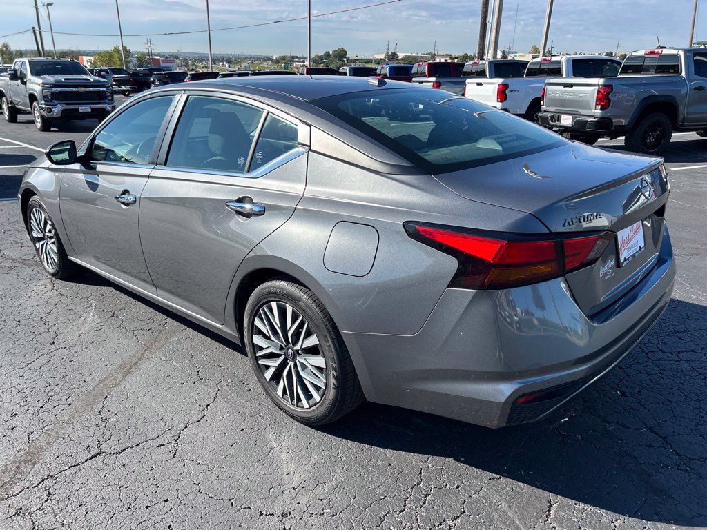 Used 2024 Nissan Altima 2.5 SV FWD image 7