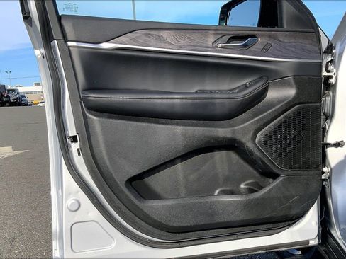 Certified 2024 Jeep Grand Cherokee Limited w/ Black Appearance Package image 20