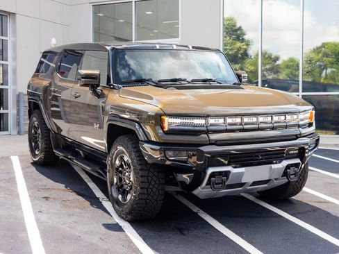 Used 2025 GMC Hummer EV 2X w/ Extreme Off-Road Package AWD/4WD image 11