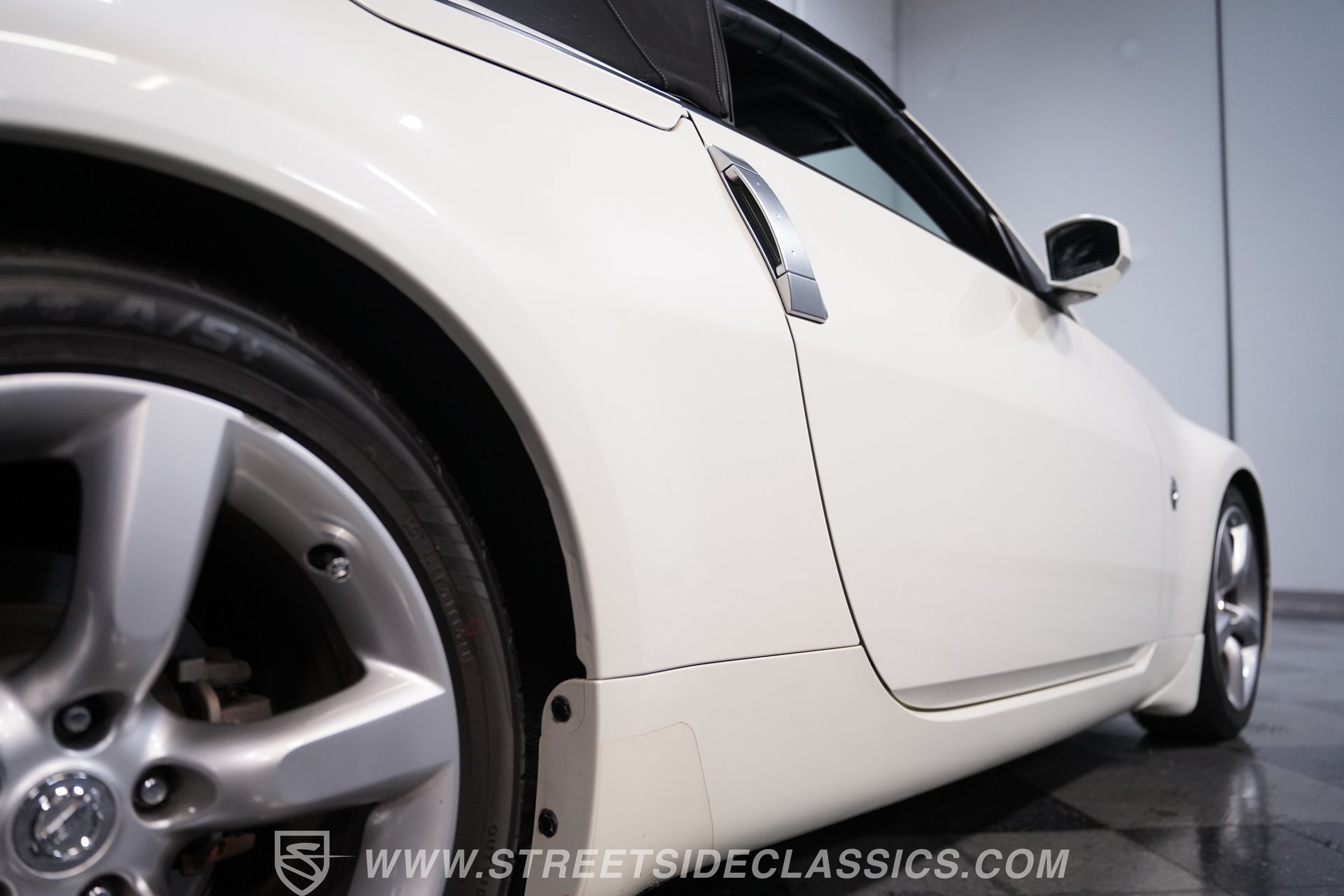 Used 2007 Nissan 350Z Touring RWD image 22