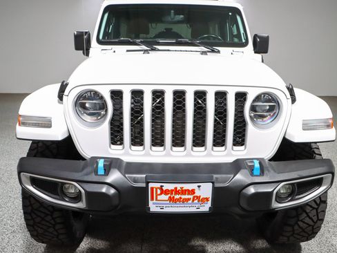 Used 2022 Jeep Wrangler Unlimited Sahara w/ Cold Weather Group AWD/4WD image 5