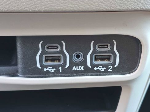 Certified 2024 Chrysler Pacifica Touring-L image 29