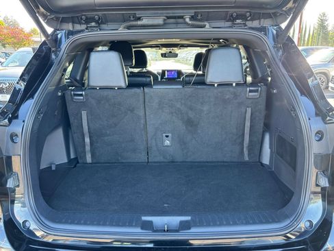 Used 2025 Toyota Highlander XSE AWD/4WD image 30