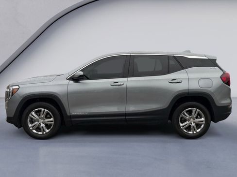 Used 2023 GMC Terrain SLE image 2