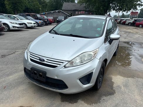 Used 2013 Ford Fiesta S FWD image 5