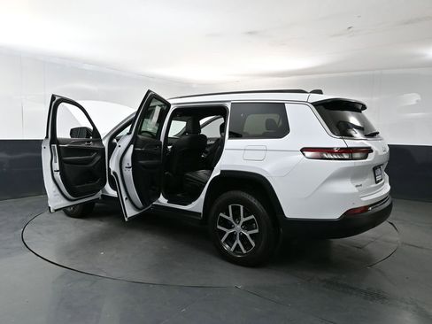 Used 2025 Jeep Grand Cherokee L Limited AWD/4WD image 28