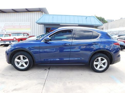 Used 2018 Alfa Romeo Stelvio AWD image 4