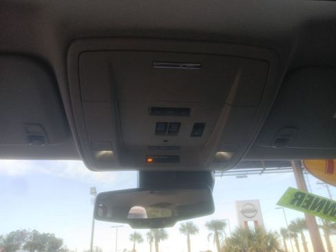 Used 2017 GMC Sierra 1500 SLT w/ SLT Premium Package image 19