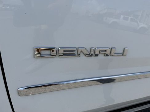 Used 2019 GMC Yukon Denali w/ Denali Ultimate Package RWD image 10