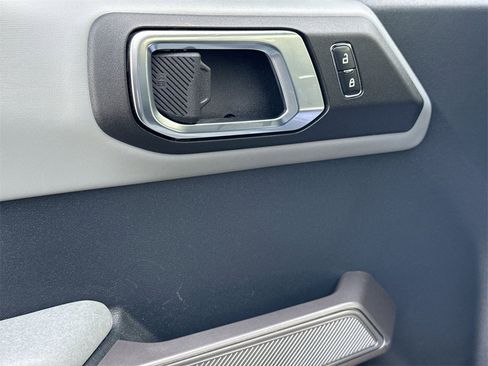 Used 2023 Ford Bronco Badlands image 15