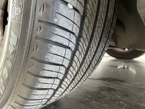 Used 2024 Mercedes-Benz GLE 450 4MATIC image 11