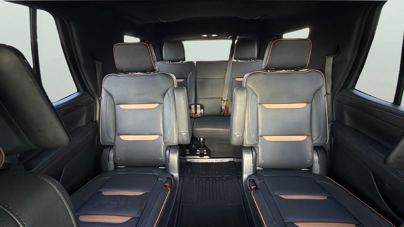 Used 2022 GMC Yukon AT4 w/ AT4 Premium Package AWD/4WD image 25