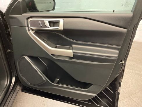 Used 2023 Ford Explorer XLT RWD image 25