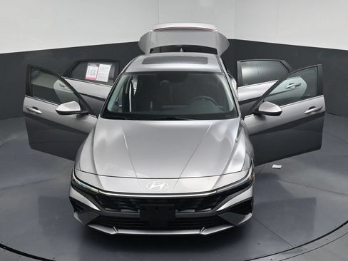 Used 2025 Hyundai Elantra SEL FWD image 24