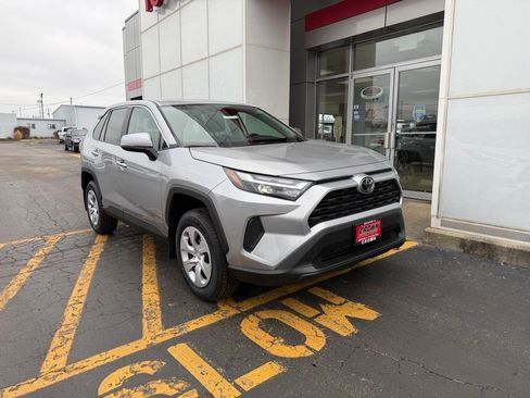 New 2025 Toyota RAV4 LE image 5