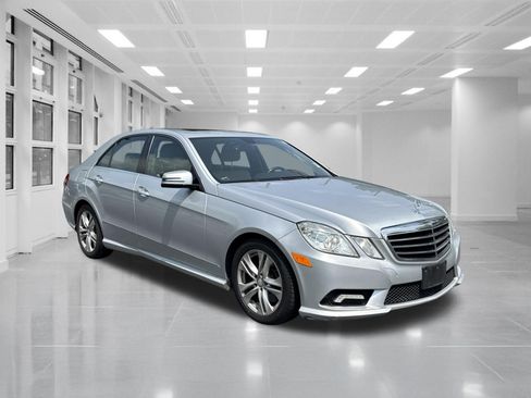 Used 2011 Mercedes-Benz E 350 4MATIC Sedan image 3