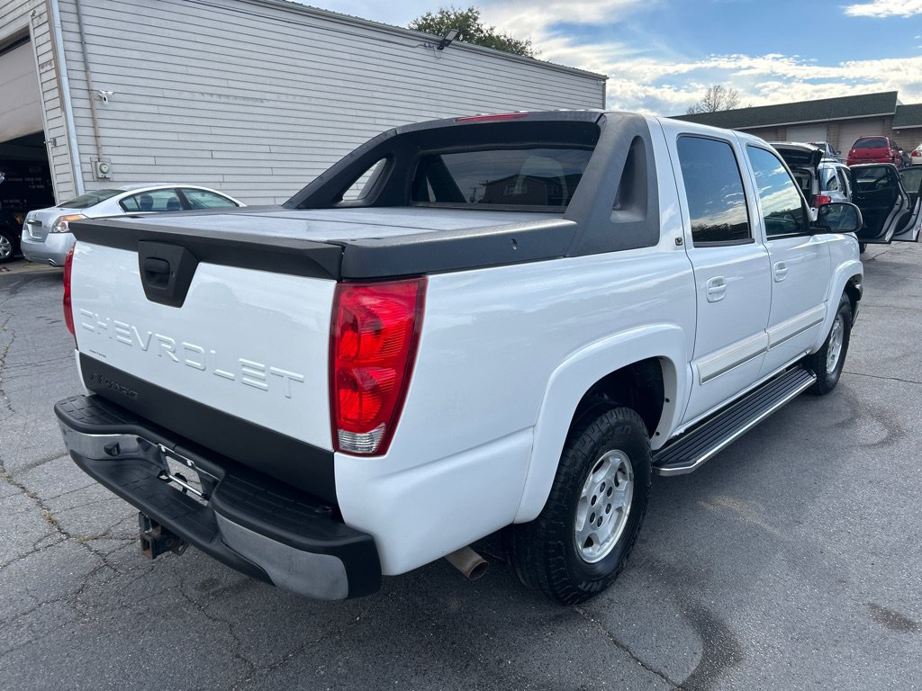 Used 2005 Chevrolet Avalanche LT w/ Preferred Equipment Group RWD image 6