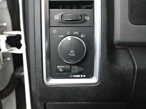Used 2017 RAM 1500 Classic SLT AWD/4WD image 28