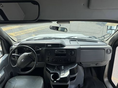 Used 2013 Ford E-350 and Econoline 350 Super Duty w/ Shuttle Bus Prep Pkg RWD image 18