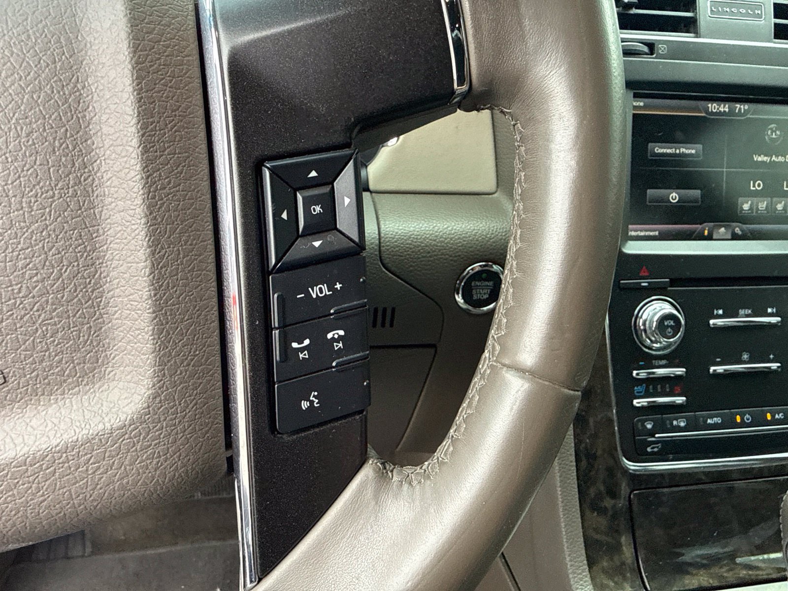 Used 2015 Lincoln Navigator 2WD image 24