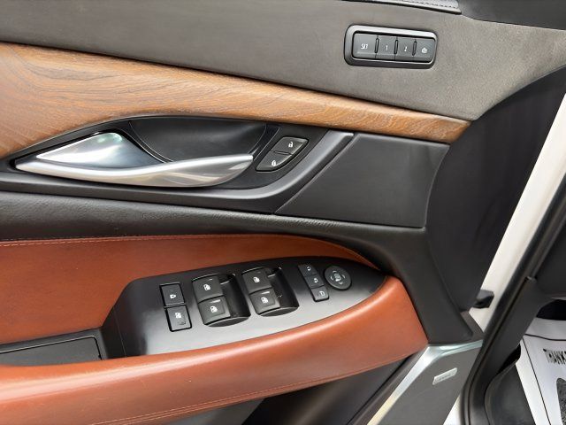 Used 2019 Cadillac Escalade Luxury AWD/4WD image 15