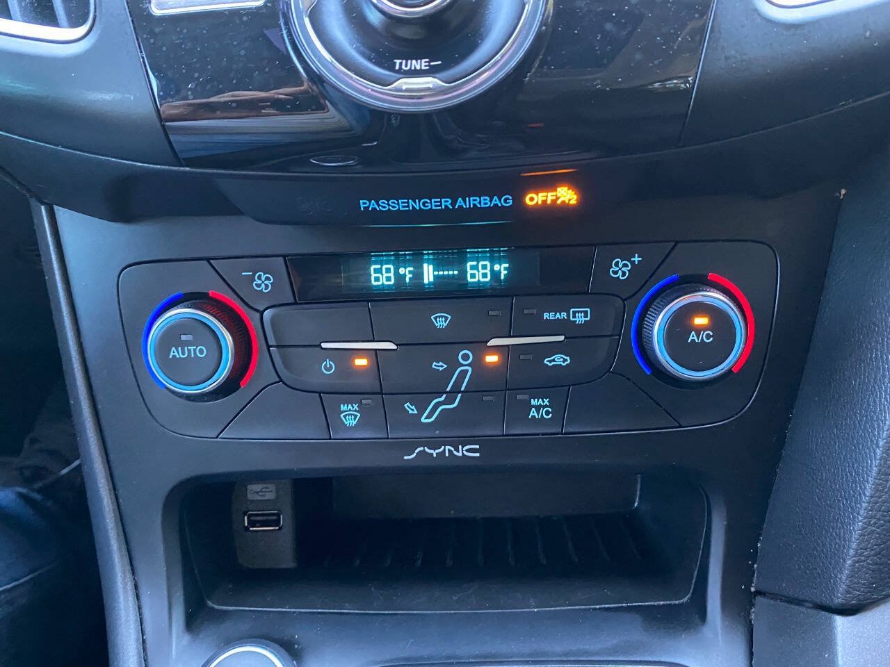 Used 2017 Ford Focus SEL FWD image 31