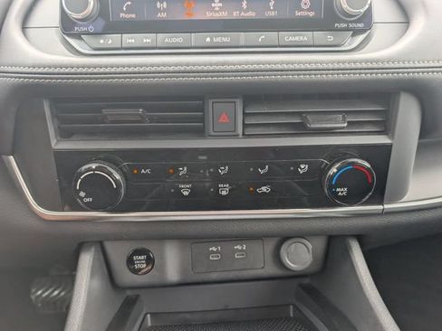 Used 2024 Nissan Rogue S FWD image 17