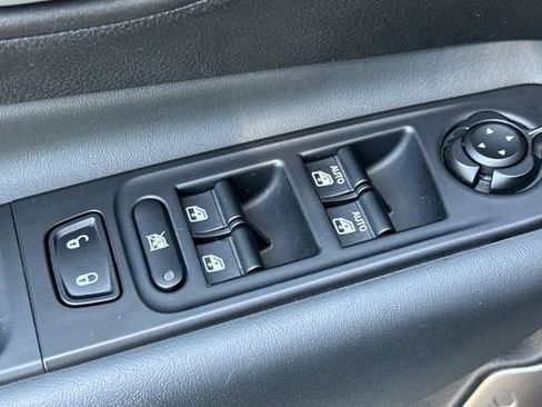 Used 2023 Jeep Renegade Latitude AWD/4WD image 12