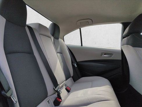 Used 2021 Toyota Corolla LE image 17