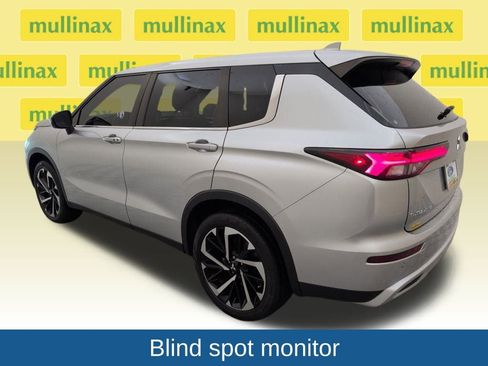 Used 2022 Mitsubishi Outlander SE image 8