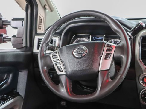 Used 2017 Nissan Titan SV AWD/4WD image 13