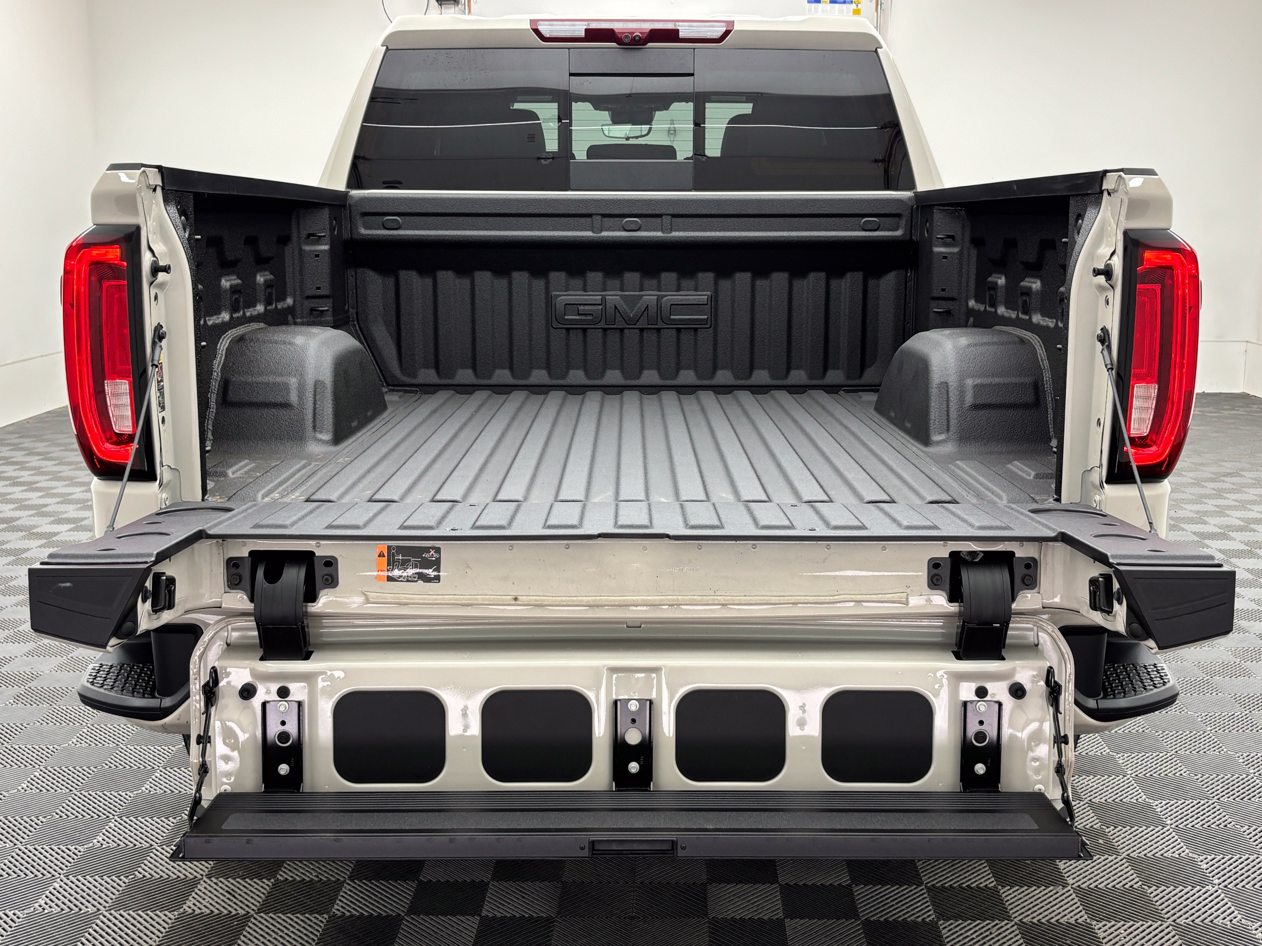 New 2026 GMC Sierra 1500 AT4 w/ AT4 Premium Package AWD/4WD image 12