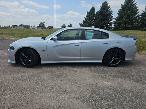 Used 2019 Dodge Charger Scat Pack w/ Navigation & Travel Group RWD image 2