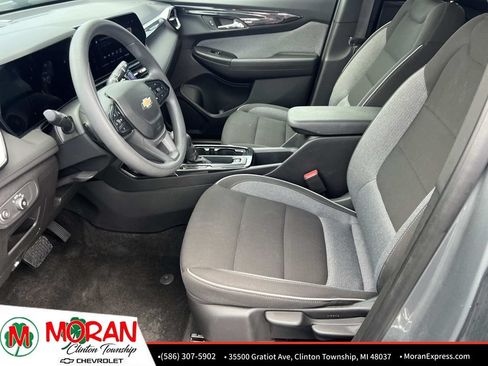 Used 2025 Chevrolet TrailBlazer LT AWD/4WD image 17