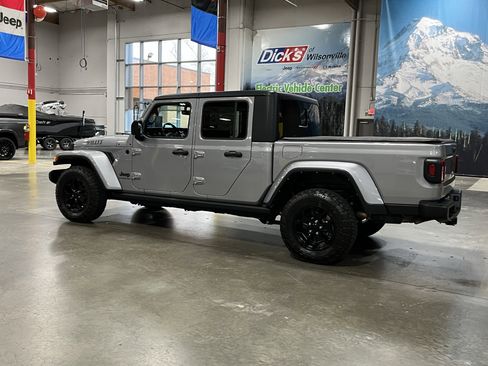 Used 2021 Jeep Gladiator Willys image 3