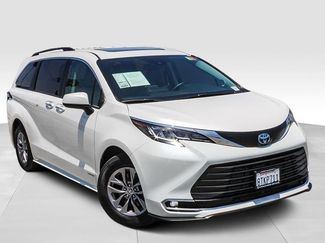 Used 2021 Toyota Sienna XLE w/ XLE Plus Package FWD video 2