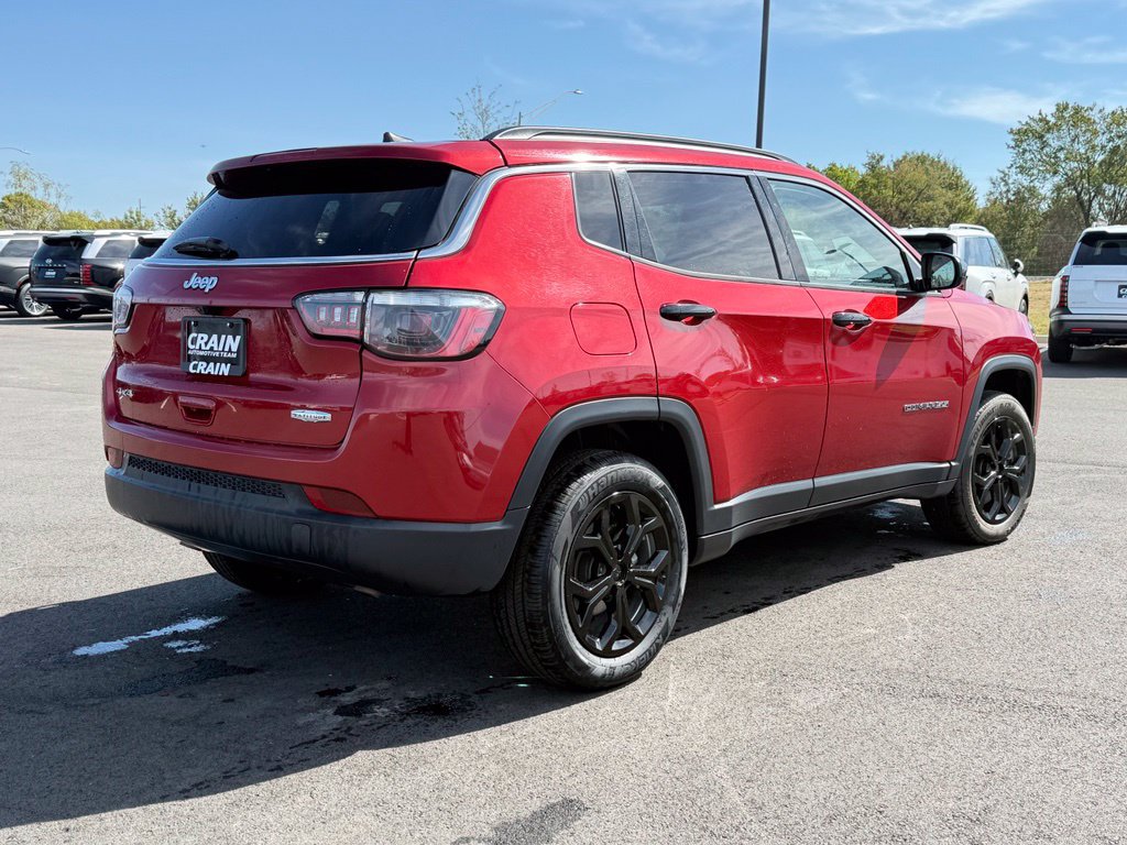 Used 2025 Jeep Compass Latitude w/ Sun & Sound Group AWD/4WD image 5