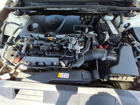 Used 2019 Toyota Camry LE FWD image 32