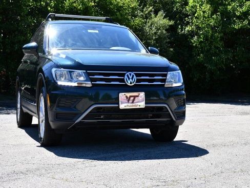Used 2018 Volkswagen Tiguan SE w/ Panoramic Sunroof Package AWD/4WD image 2