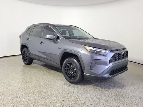 Used 2022 Toyota RAV4 XLE FWD image 4