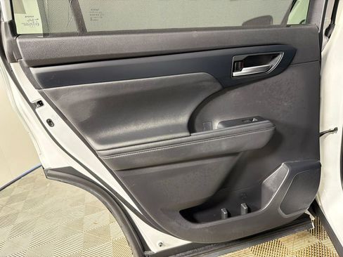 Used 2024 Toyota Highlander XLE image 23