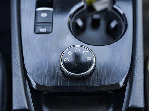 Used 2022 Nissan Rogue SV w/ SV Premium Package image 22