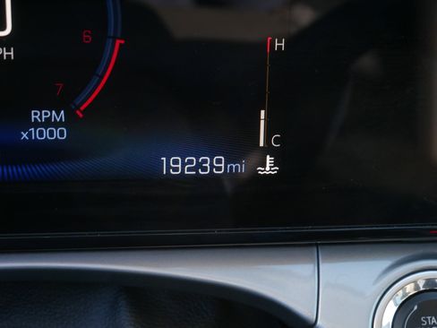 Used 2025 Chevrolet Trax LT w/ LT Convenience Package image 34