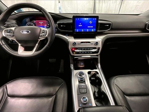 Certified 2022 Ford Explorer XLT w/ Equipment Group 202A image 14