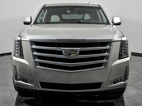 Used 2015 Cadillac Escalade Premium image 4