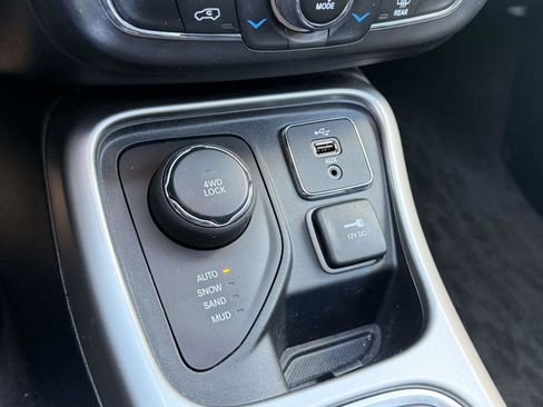 Used 2018 Jeep Compass Latitude w/ Popular Equipment Group image 33