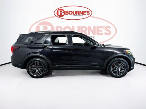 Used 2025 Ford Explorer ST-Line w/ ST-Line Street Pack AWD/4WD image 11