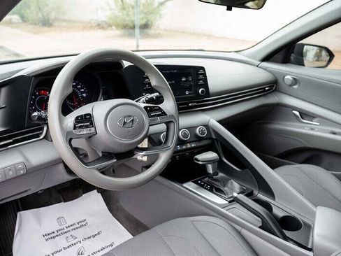 Used 2021 Hyundai Elantra SE FWD image 9
