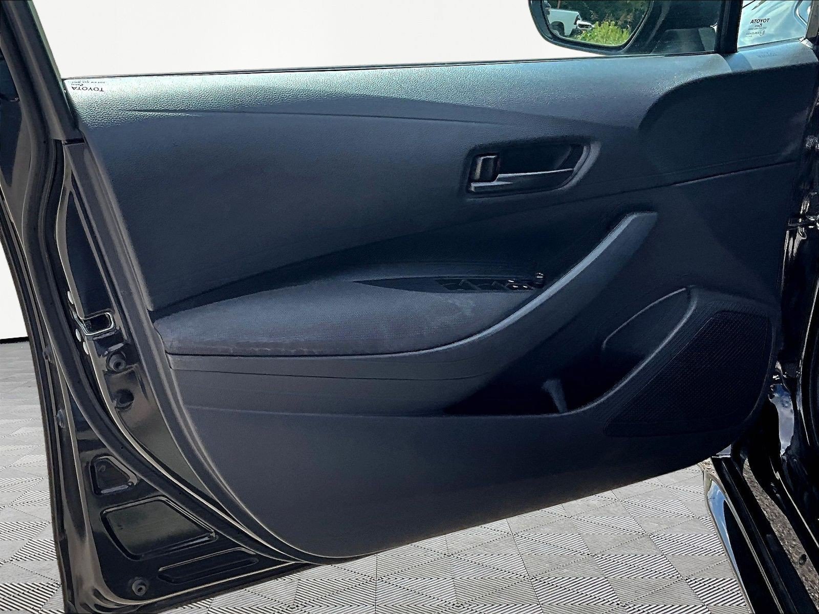 Used 2025 Toyota Corolla LE FWD image 20