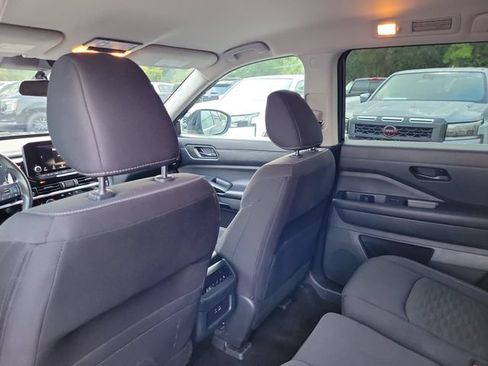 Used 2024 Nissan Pathfinder SV FWD image 12